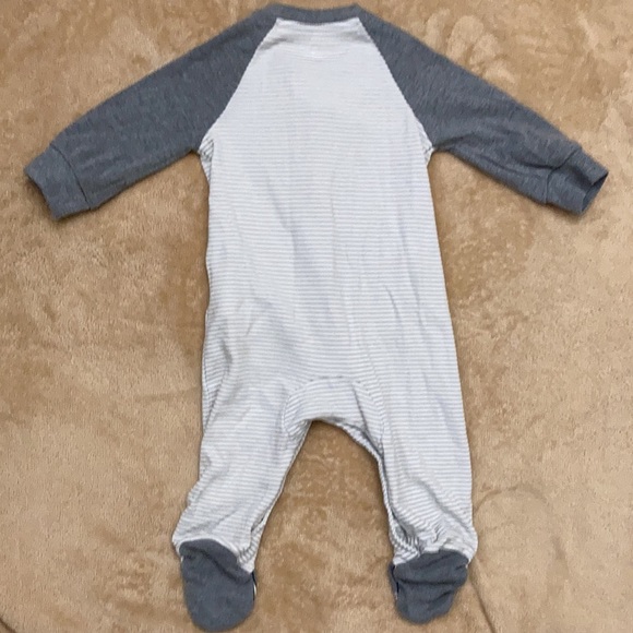 Converse Onesie🖤 - Picture 5 of 5